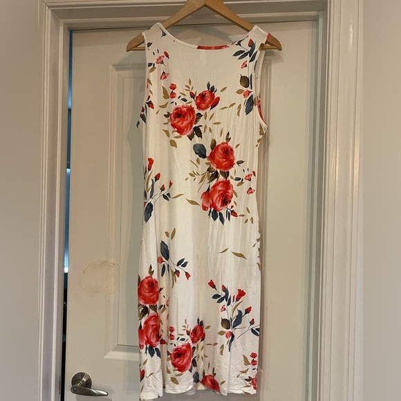 ⭐️ Shein Red Floral Midi Dress - Picture 4 of 4